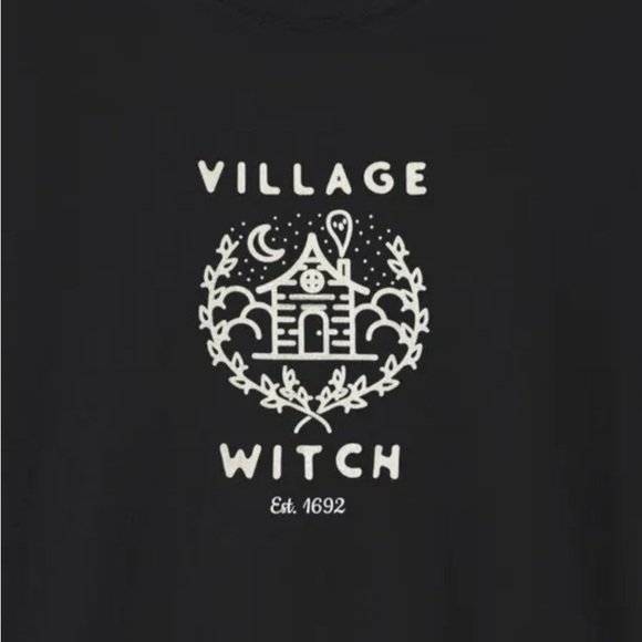 Village Witch Salem 1692 Halloween Unisex Softstyle T-Shirt Brand New - Picture 2 of 10